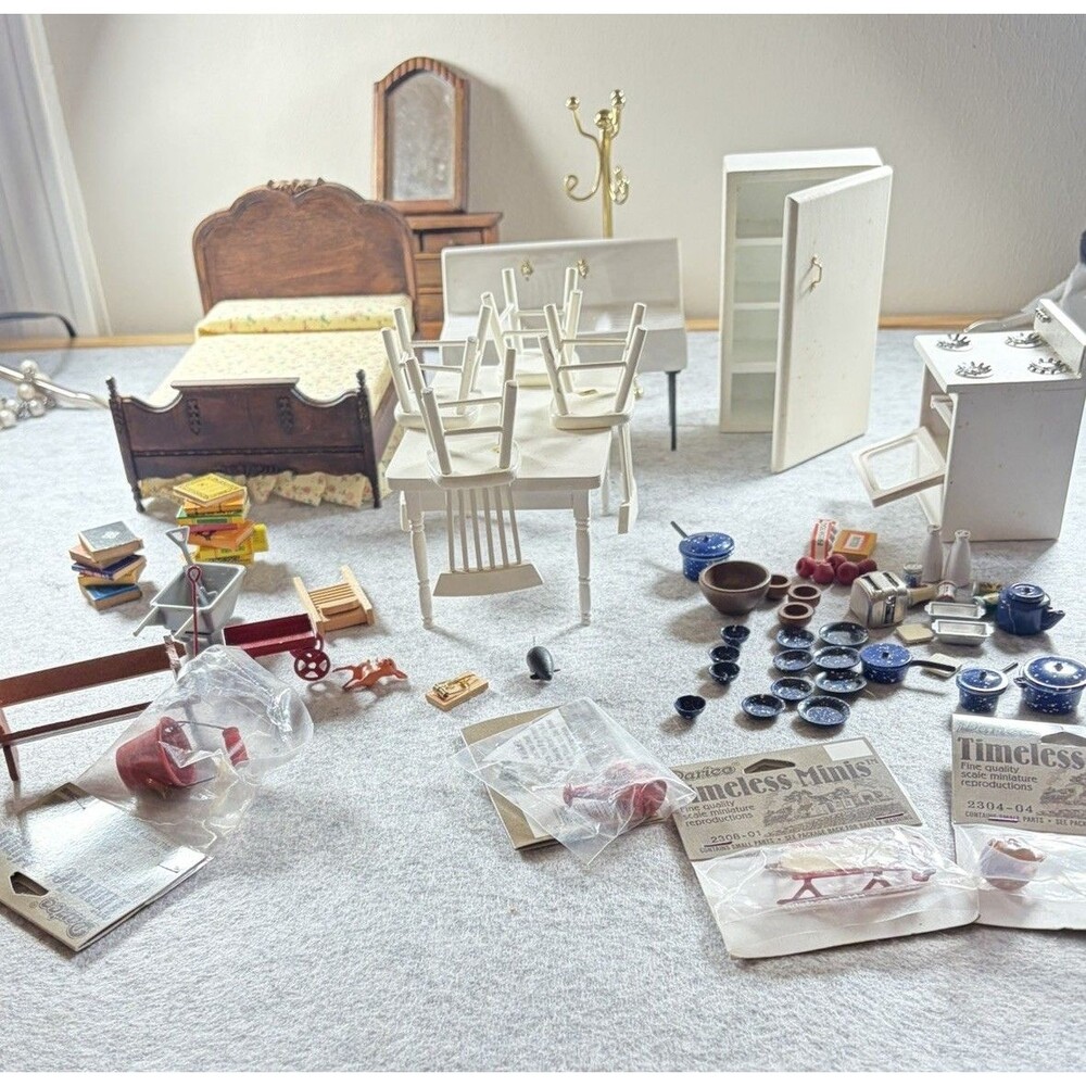 Dollhouse Miniatures Lot 70+ Pieces Wood Furniture Kitchen Bedroom Accessories